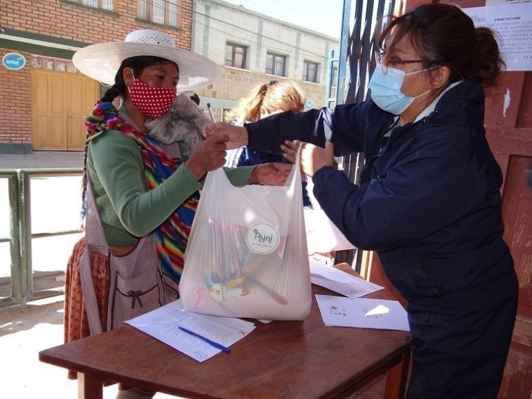 DONACIÓN DE ALIMENTOS EN A FAMILIAS DE ALUMNOS AFECTADOS POR EL COVID-19