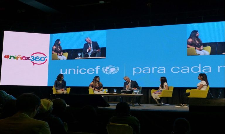 Conversatorio \»Diseñando el futuro: la ciencia y tecnología en manos de las niñas\» de UNICEF